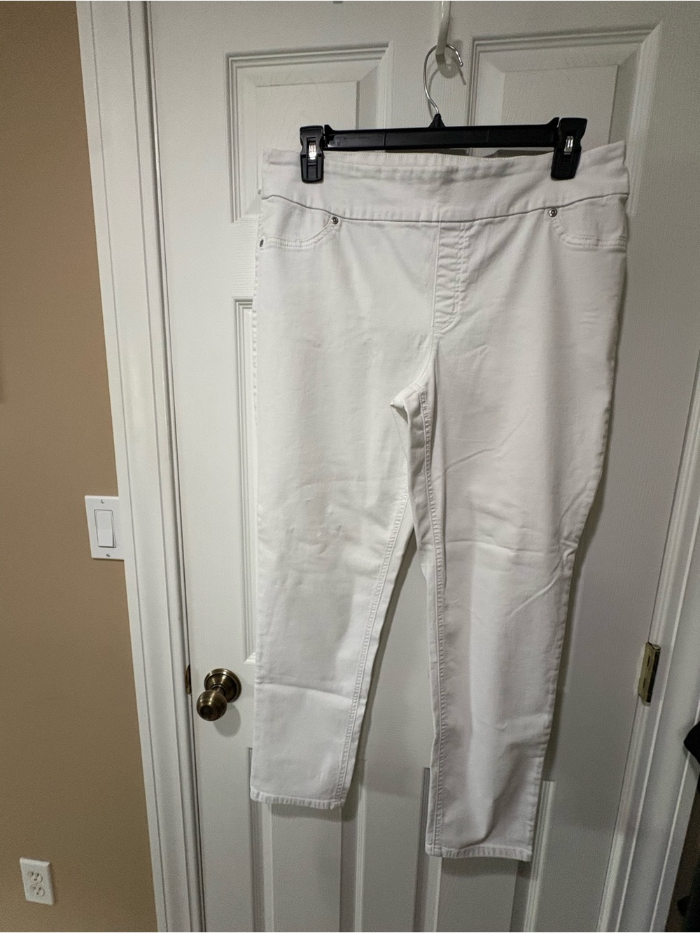 Chico's White Ankle Crop Jeans